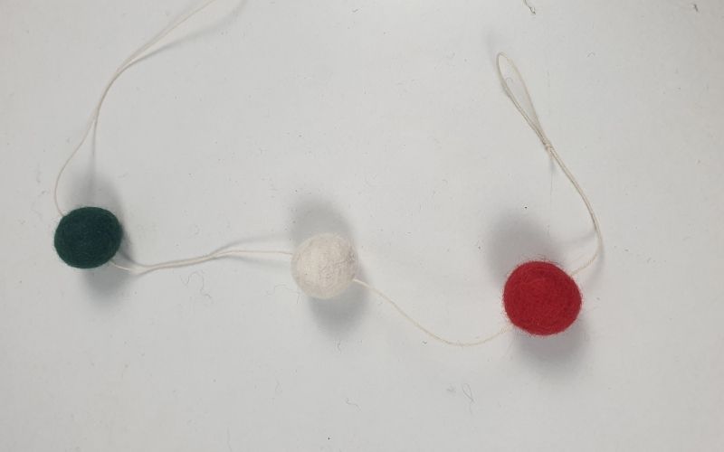 Hoe to make Christmas ballgarland