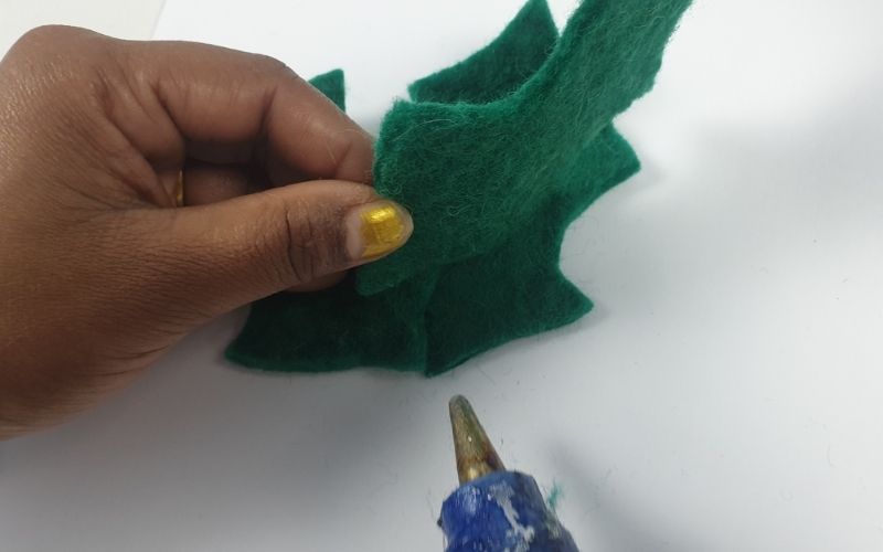 cutting the leaf