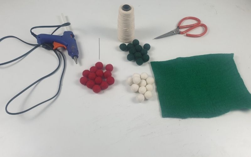 How do you make Christmas balls garland